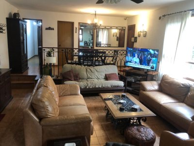 En venta casa con piscina y Barbacoa en Pinares, Punta del Este.