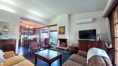 Vende casa de 3 dormitorios (incluye depp), en Parada 4 de Playa Mansa, Punta del Este 