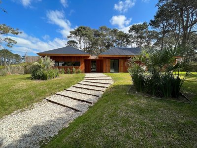 Venta de casa de 4 dormitorios en Pinar del Faro, Jose Ignacio. 
