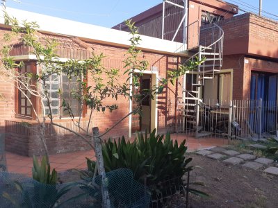 Casa en Maldonado: 4 Dormitorios, 3 Baños. 
