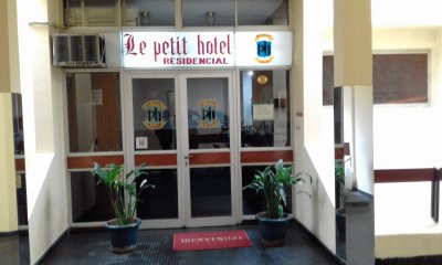 HOTEL EN VENTA ( ideal para hacer aptos, esta frente a la plaza de Maldonado) 