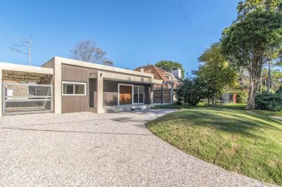Casa moderna a estrenar en barrio residencial de Punta del Este