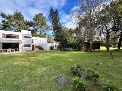 Espectacular casa en Venta en Golf, Punta del Este 