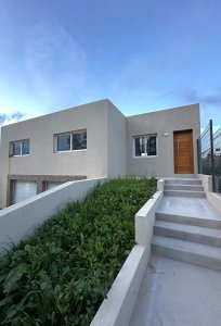  Casa a estrenar en propiedad horizontal en Altos de la Laguna, Maldonado en Venta