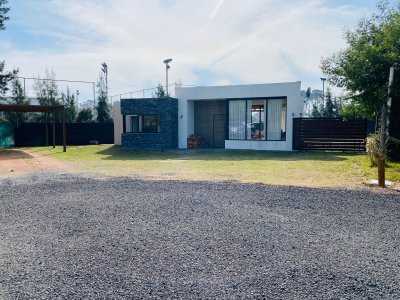 Casa en venta en barrio privado.