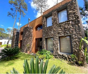 Divina Casa en venta en La Arbolada.
