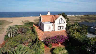 Espectacular casa sobre el Mar, gran oportunidad.
