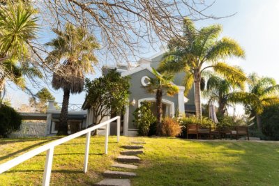Se vende espectacular casa en Montoya, La Barra de 7 dormitorios.