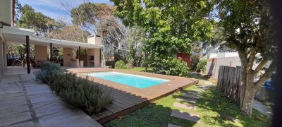 Casa en venta en Playa Mansa  con piscina climatizada