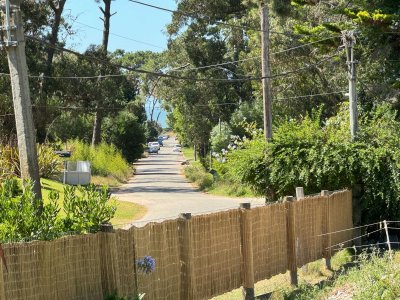 Casa Codigo #En venta casa de 3 dormitorios, con piscina y barbacoa, en Barrio Golf, Punta Este