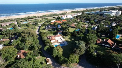 Casa en Venta de 5 dormitorios en el Golf , Punta del este , Playa Bravav