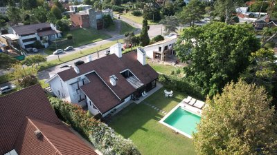 Venta de Casa de gran tamaño ubicada en zona privilegiada, Punta del Este