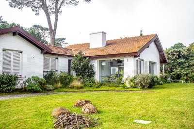 Casa ideal para clinica privada, zona comercial, Punta del Este
