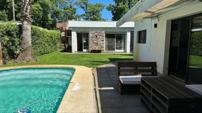 Casa en Venta  de 3 Dormitorios en Carrasco Con Piscina 