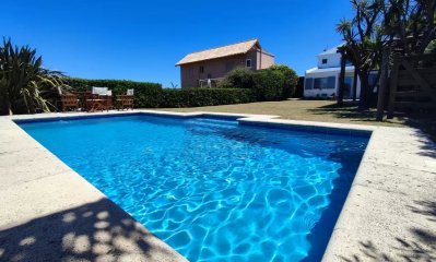 Hermosa vista y comodos espacios en amplia casa a metros del mar