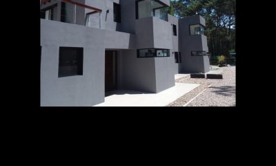 Vende casa ideal de 3 dormitorios en suite, en Solanas, Punta Ballena.