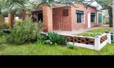 Vende casa de 4 dormitorios, con parrillero en Manantiales