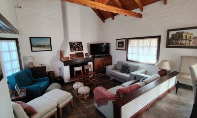 Muy linda casa en venta, zona inmejorable, 3 dormitorios y servicio