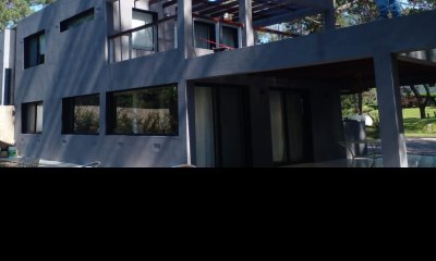 En venta espectacular casa en complejo Solanas Vacation Club- Punta Ballena, con 3 dormitorios en suite.