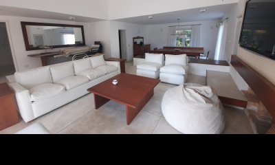 Exclusiva casa de 4 dormitorios con piscina en Punta del Este