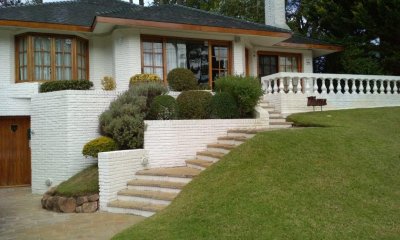 Hermosa casa de 3 dormitorios en Lugano, Punta del Este