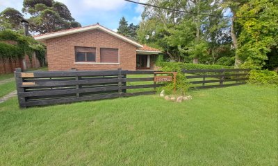 Vende casa de 2 dormitorios en Masa, Punta del Este.