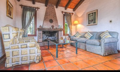 En venta impecable casa de 3 dormitorios, en Cantegril Punta del Este.