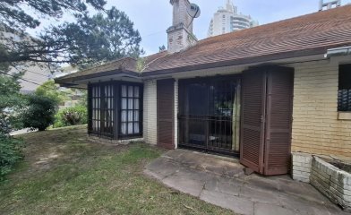 CASA EN VENTA 4 DORMITORIOS, PLAYA BRAVA PARADA 7 PUNTA DEL ESTE