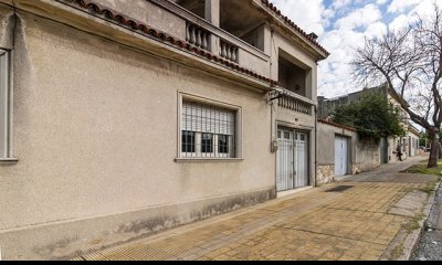 Venta casa esquinera 4 dormitorios 2 baños 1 garaje Cerrito de La Victoria