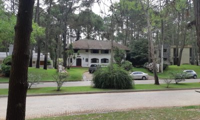 Barrio cerrado a pasos del mar con todos los servicios. Solanas, Punta del Este. Chalet en venta