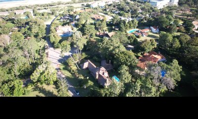 Hermosa mansión en Golf de 6 dormitorios , Punta del Este