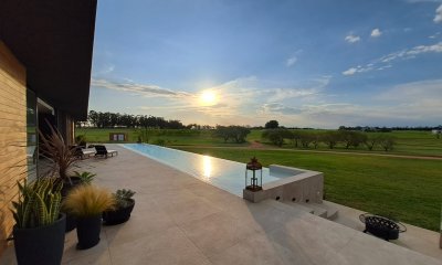 Espectacular chacra con chalet en venta de un estilo minimalista, 2 dormitorios.