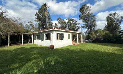 Vende casa de 3 dormitorios en el Tesoro.