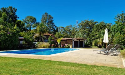 Hermosa casa en Solanas de 3 dormitorios con barbacoa y piscina