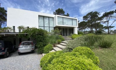 Vende casa en Pinar del Faro de 3 dormitorios.