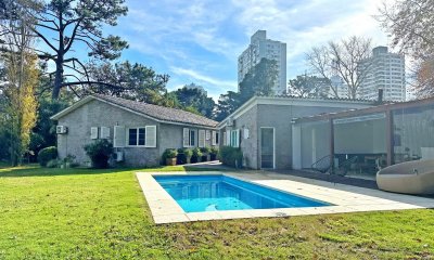 Venta de casa de 4 dormitorios en Mansa, Punta del Este.