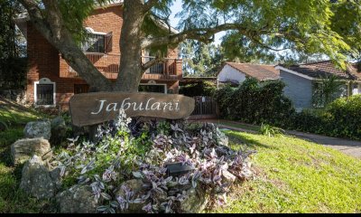 Vende casa de 4 dormitorios en Jardines de Cordoba.