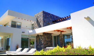 En venta y alquiler casa en Manantiales de 5 dormitorios.