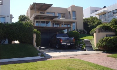 EXCLUSIVA CASA EN VENTA EN PUNTA DEL ESTE.