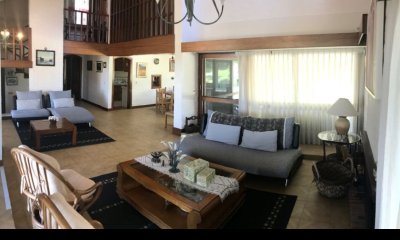 VENDE CASA EN PINARES, PUNTA DEL ESTE