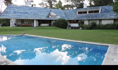 Vende casa de 7 dormitorios, en la Mansa Punta del Este.