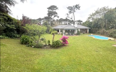 Vende casa en  Cantegril en Punta del Este de 3 dormitorios.