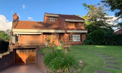 EXCELENTE CASA EN VENTA 3 DORMITORIOS Y DEPENDENCIA