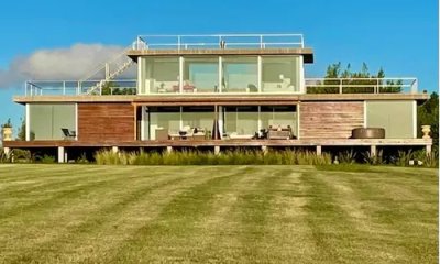 Vende casa en Laguna de los Cisnes, con hermosa vista y 3 dormitorios.