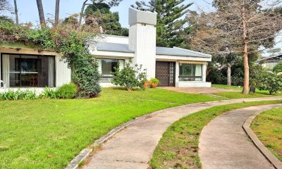Vende casa de 3 dormitorios en Punta del Este -Lugano.