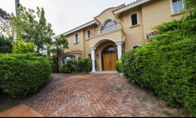 Casa en Beverly Hills de 4 Dormitorios en Punta del Este.