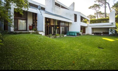 En venta casa de 4 dormitorios en suite en Punta del Este, Mansa.