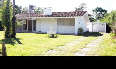 En venta casa a reciclar en Golf, Punta del Este.
