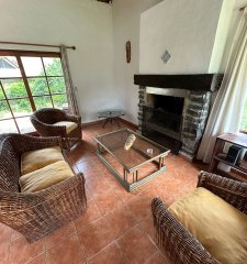 Vende casa con gran terreno en Pinares, Punta del Este