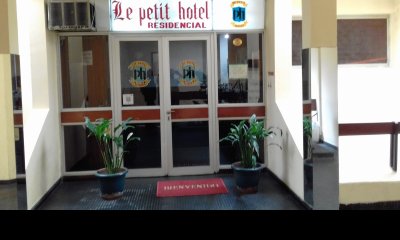 HOTEL EN VENTA ( ideal para hacer aptos, esta frente a la plaza de Maldonado)